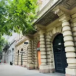 Andrassy Apartment With Free Parking