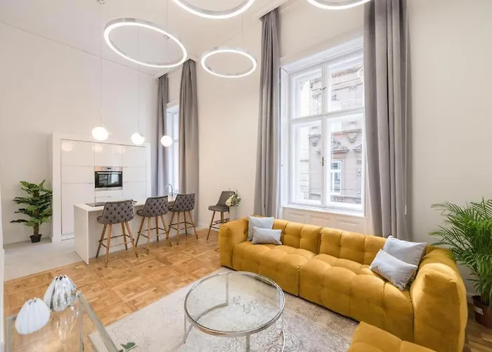 Andrassy Apartment With Free Parking