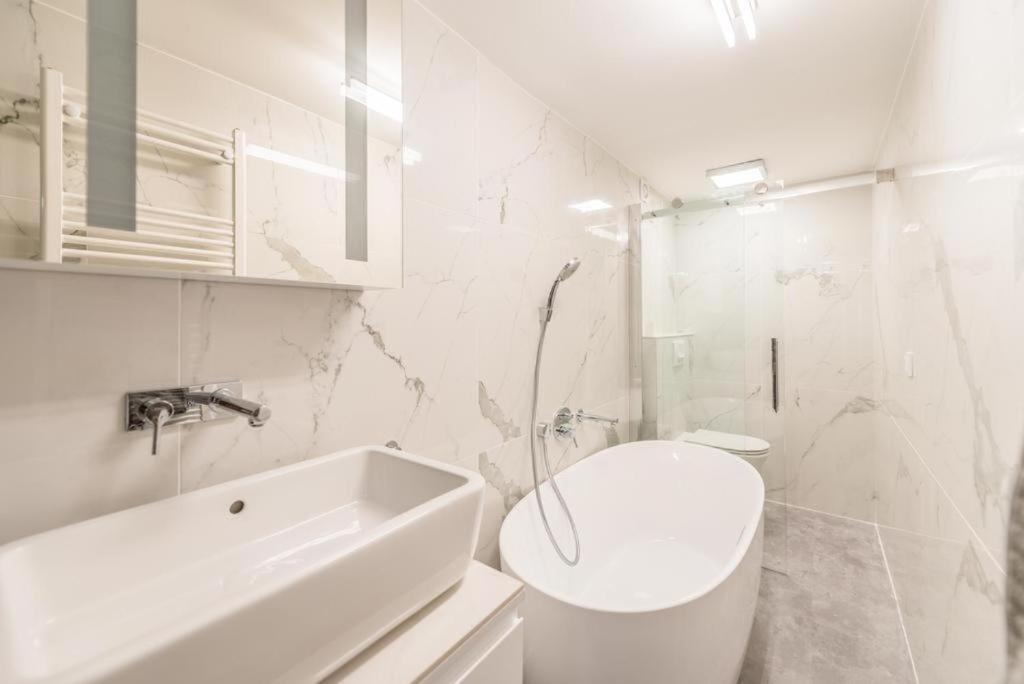 Apartment Andrassy With Free Parking