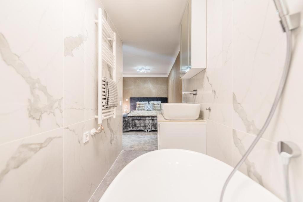 Andrassy With Free Parking Apartment